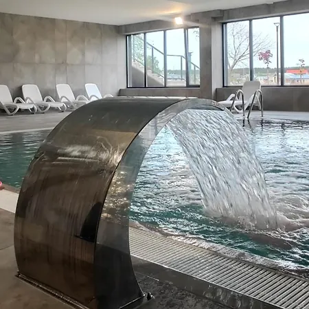 Neu! Exklusives Mit Pool In Strandnaehe