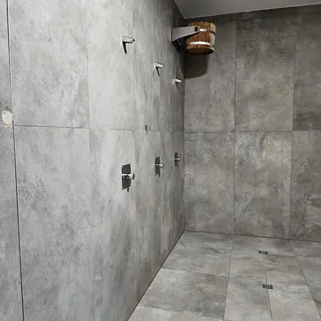 Neu! Exklusives Mit Pool In Strandnaehe