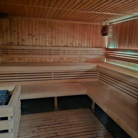 Neu! Exklusives Mit Pool In Strandnaehe