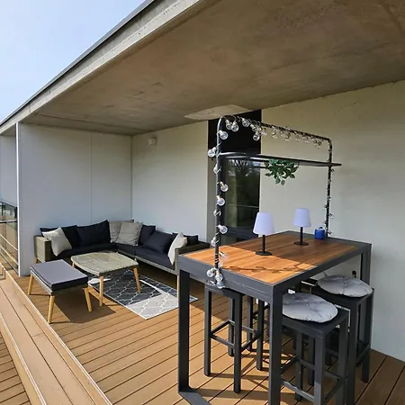 Neu! Exklusives Mit Pool In Strandnaehe